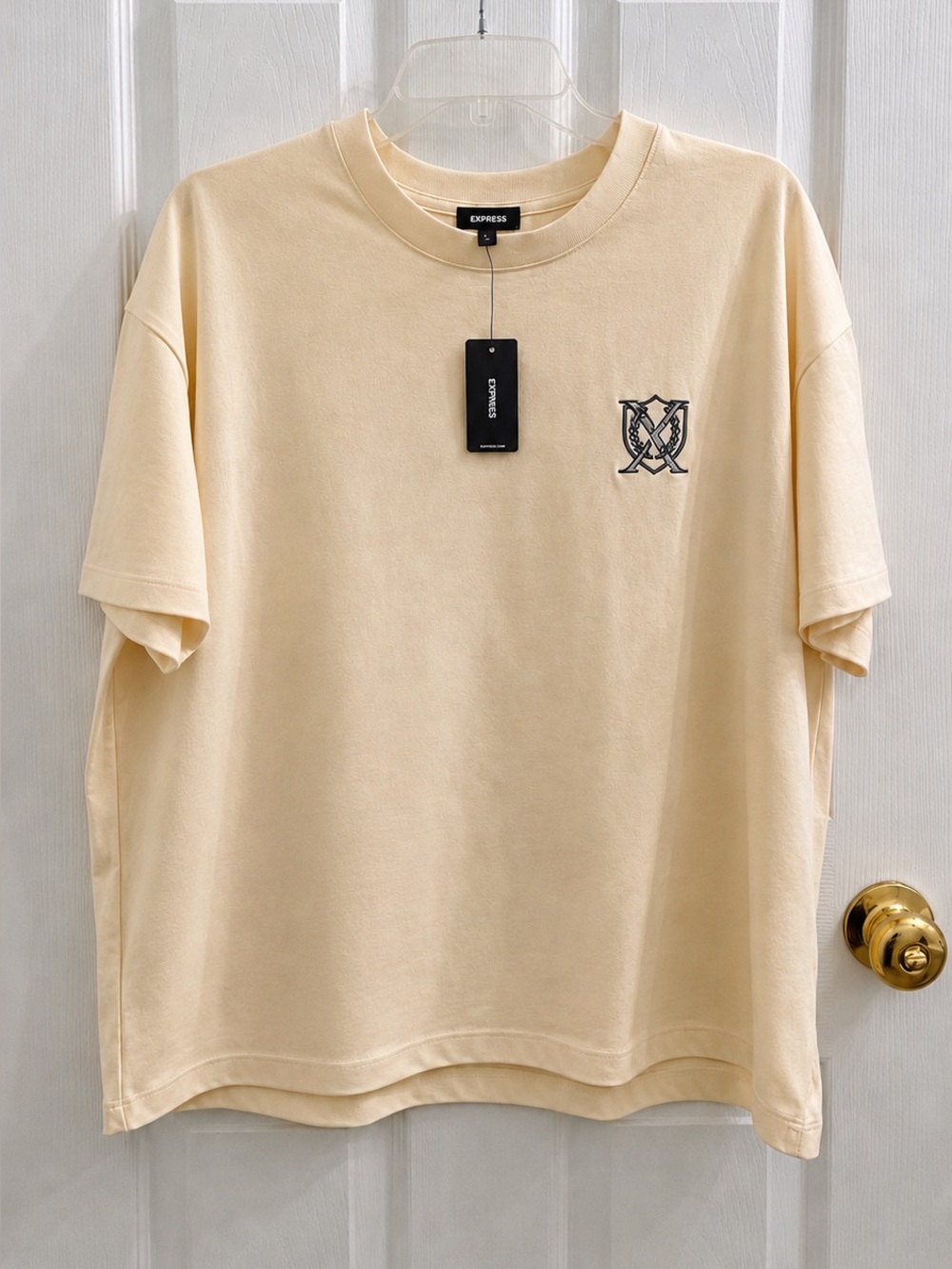 NWT Express Cropped Loose Graphic Tee Cream Size M